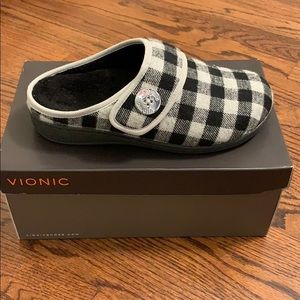 Brand New Vionic Slipper